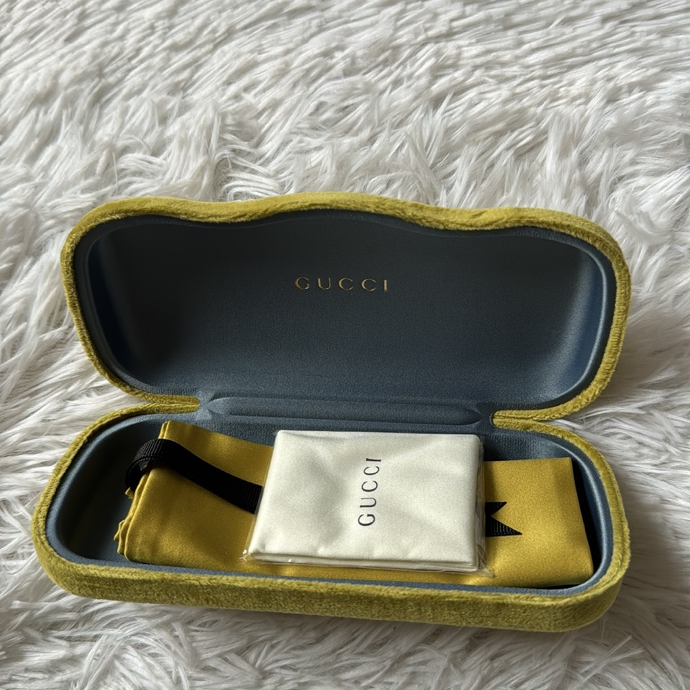 CGUCCI VELVET SUNGLASSES CASE